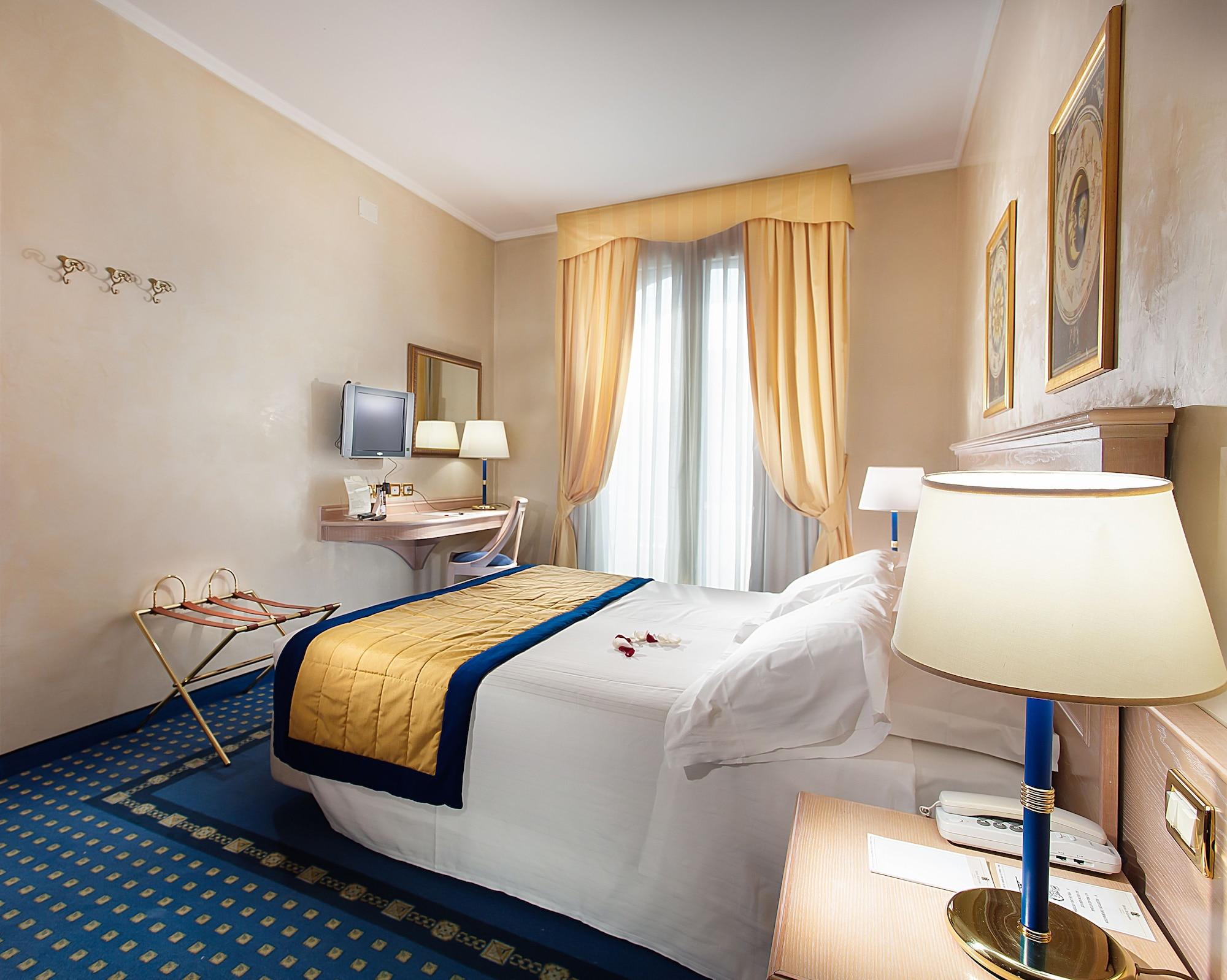 Hotel De Londres Римини Екстериор снимка