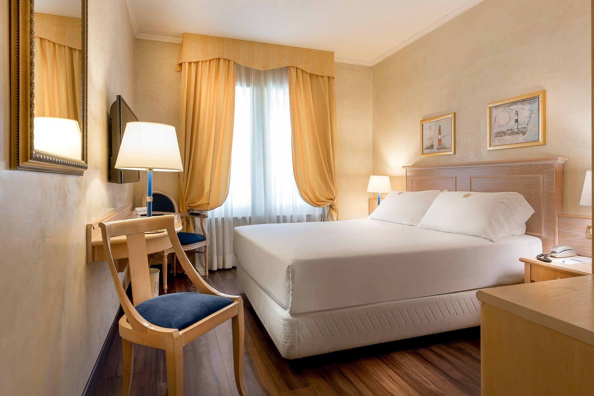 Hotel De Londres Римини Екстериор снимка