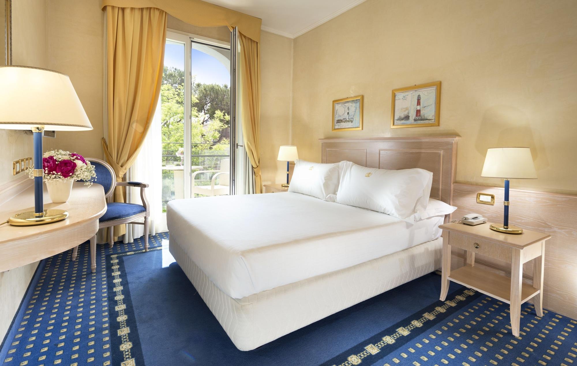 Hotel De Londres Римини Екстериор снимка
