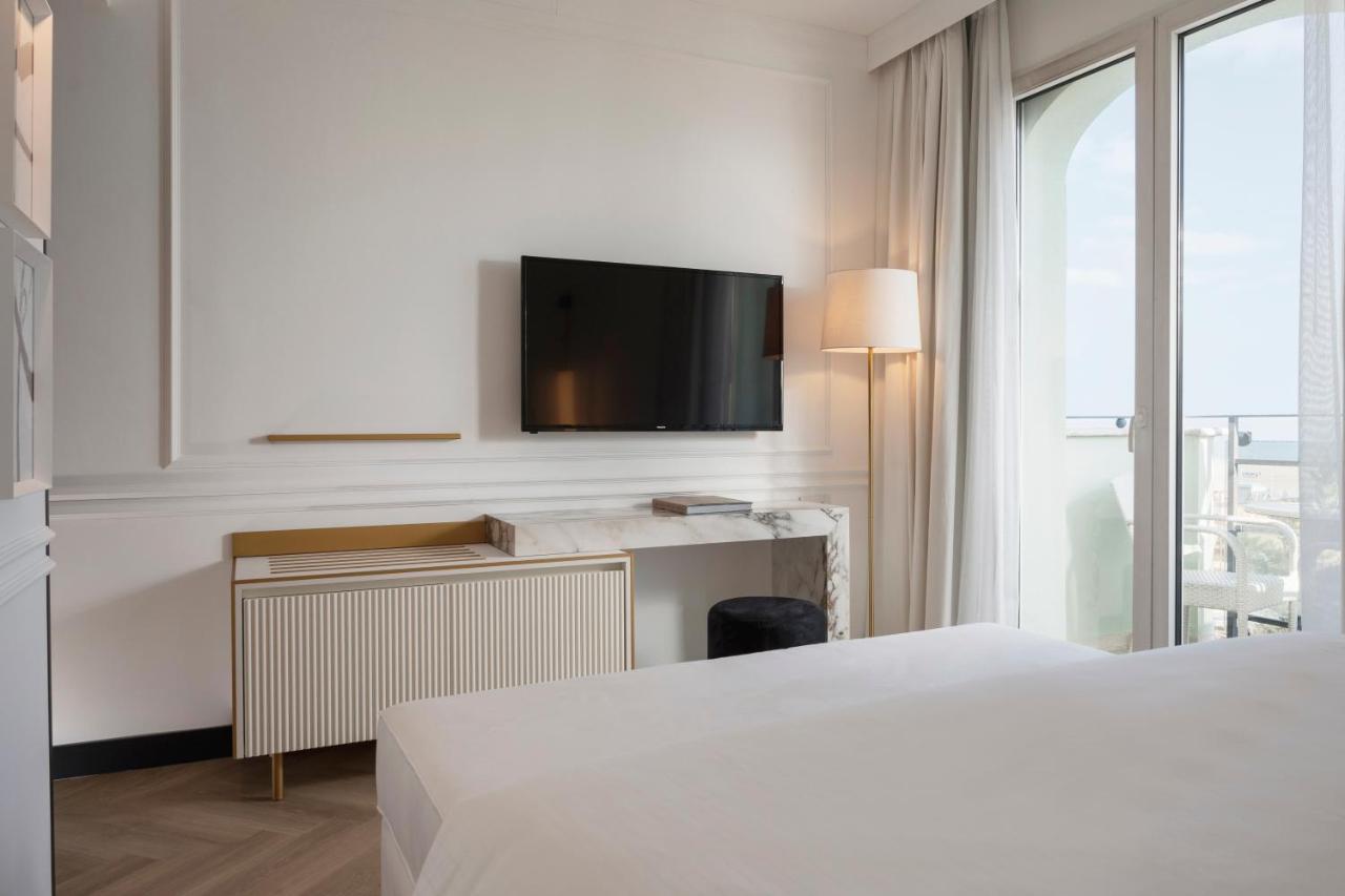 Hotel De Londres Римини Екстериор снимка