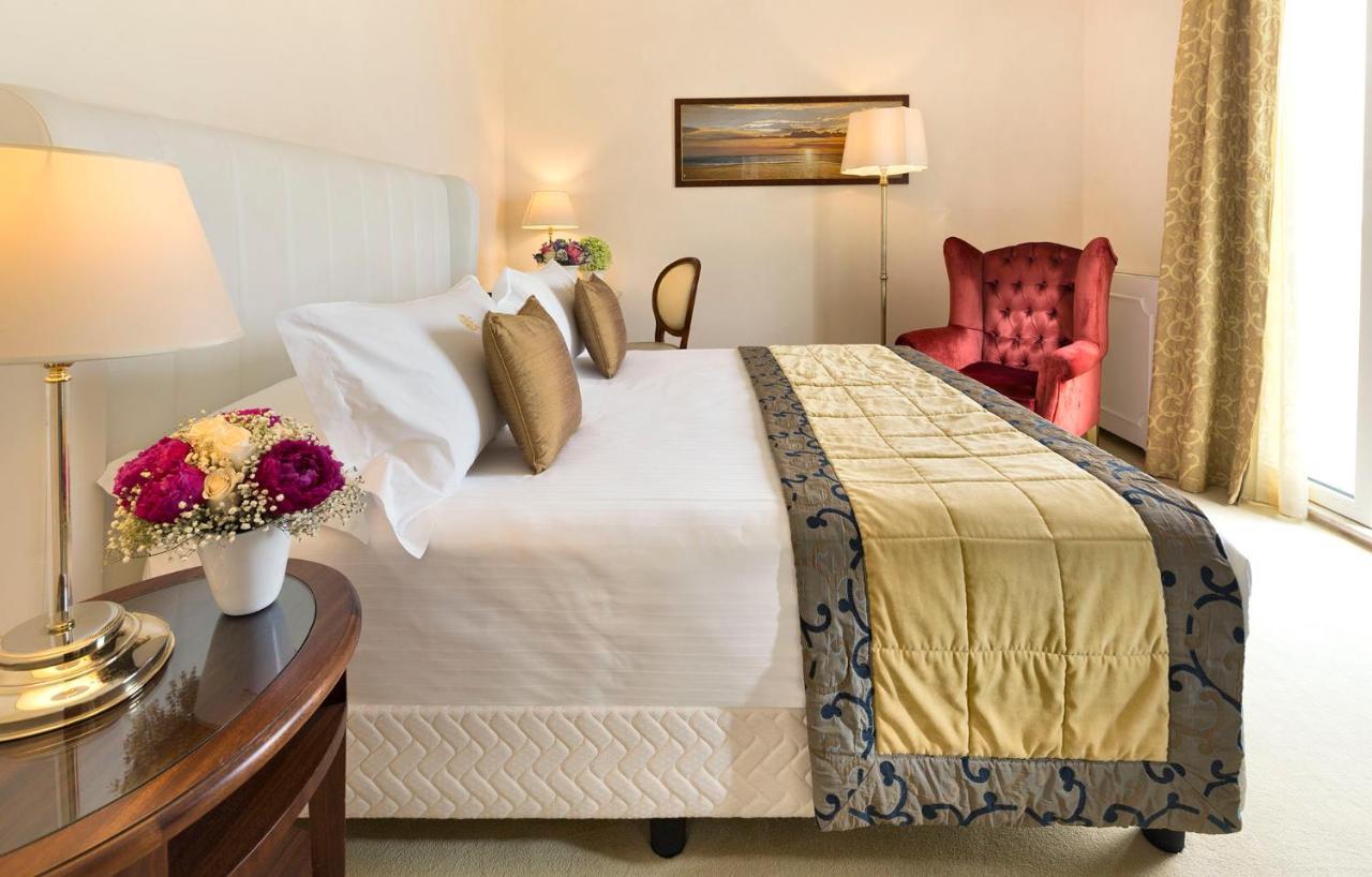 Hotel De Londres Римини Екстериор снимка