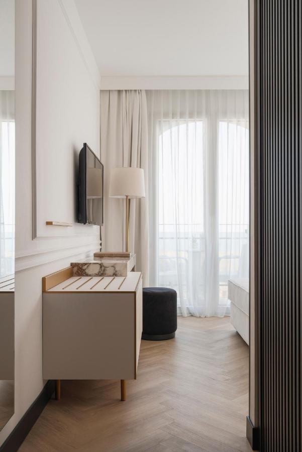 Hotel De Londres Римини Екстериор снимка