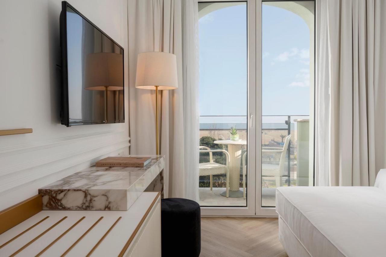 Hotel De Londres Римини Екстериор снимка