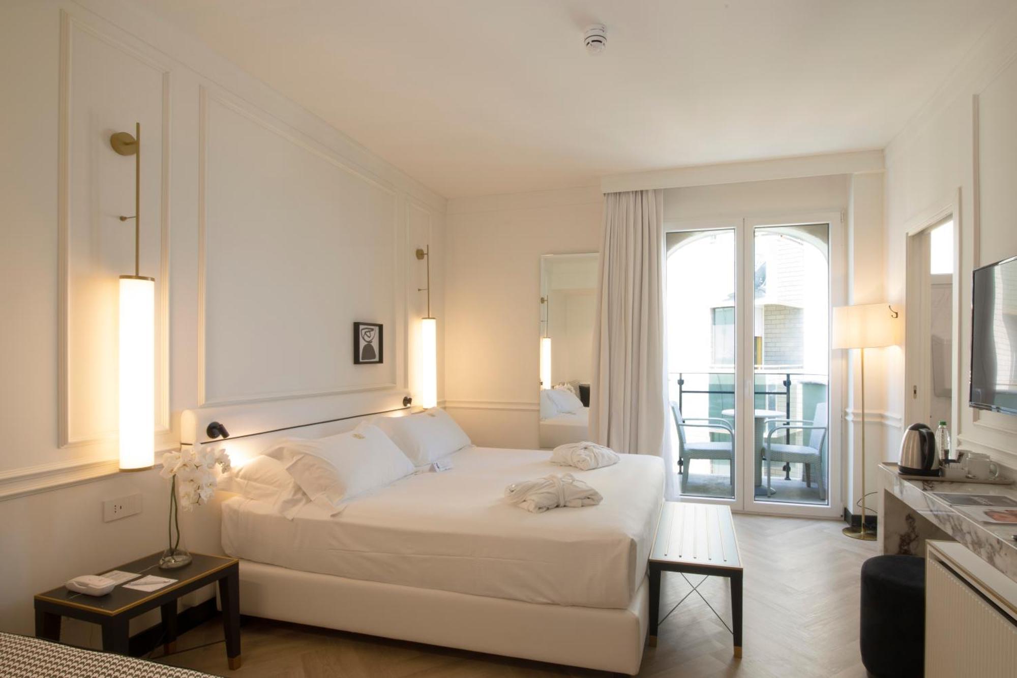 Hotel De Londres Римини Екстериор снимка