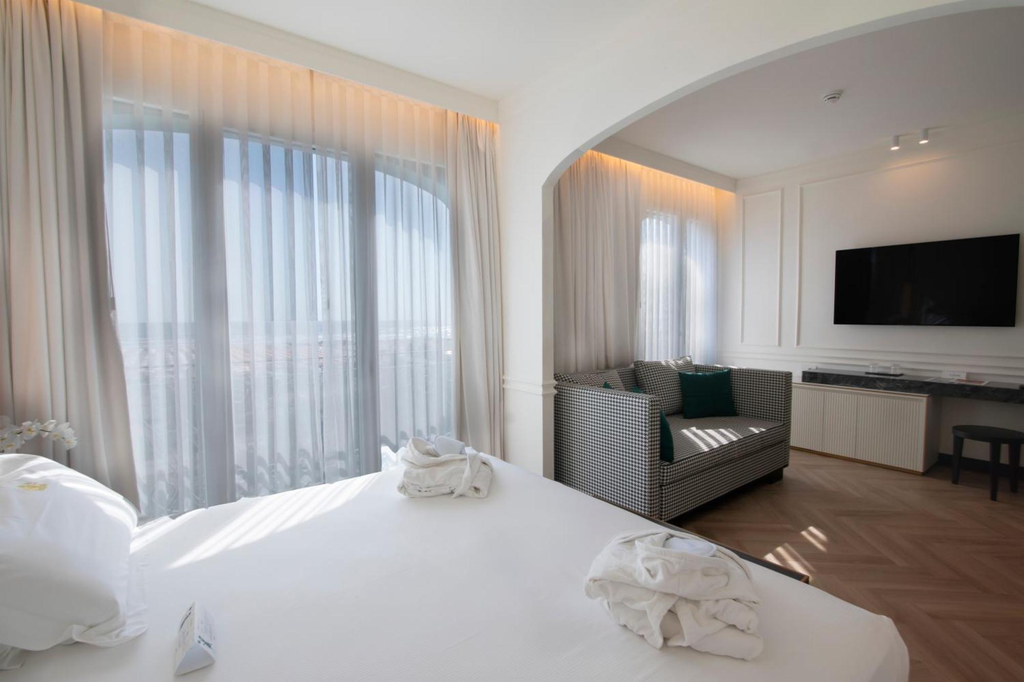 Hotel De Londres Римини Екстериор снимка