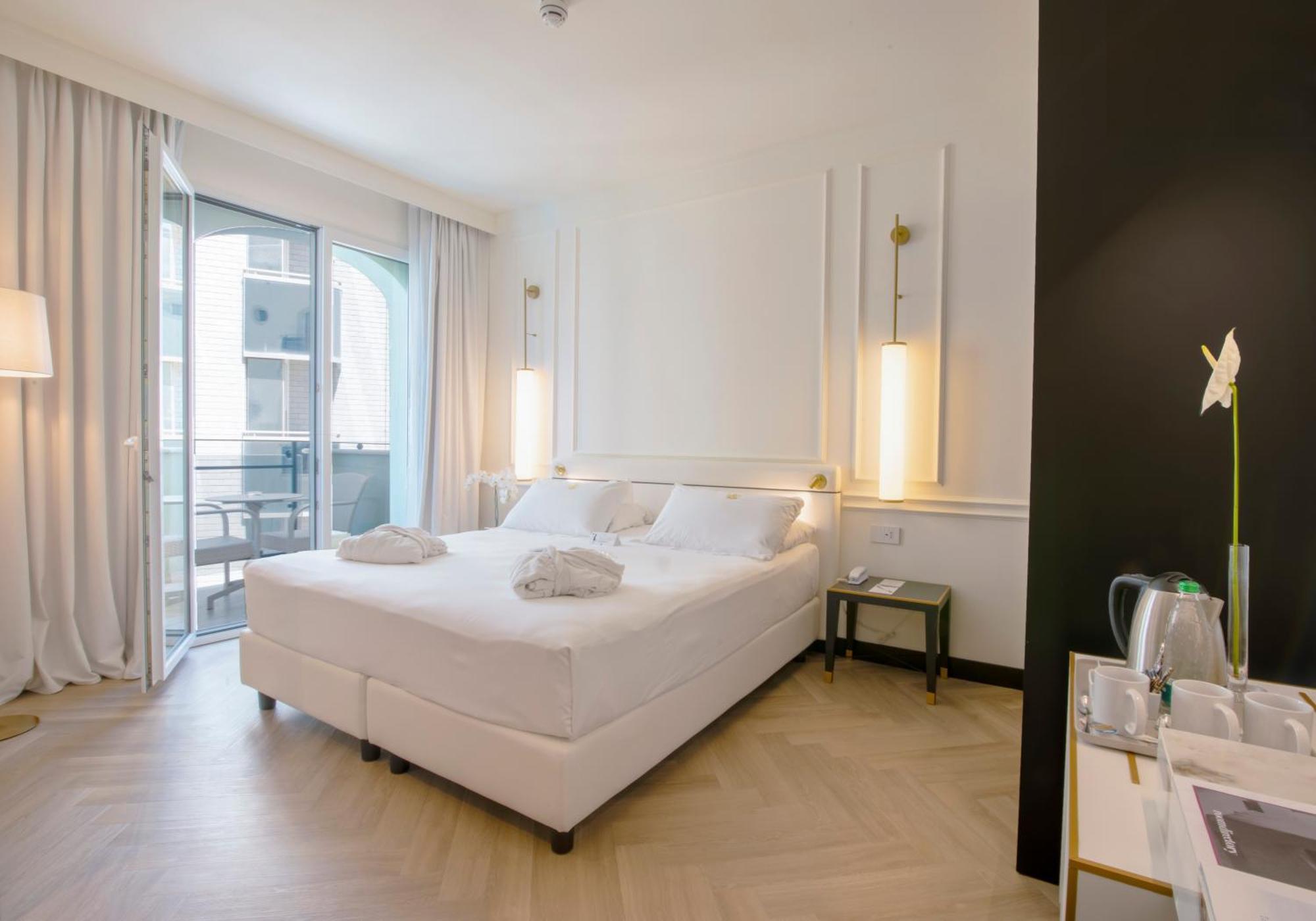 Hotel De Londres Римини Екстериор снимка