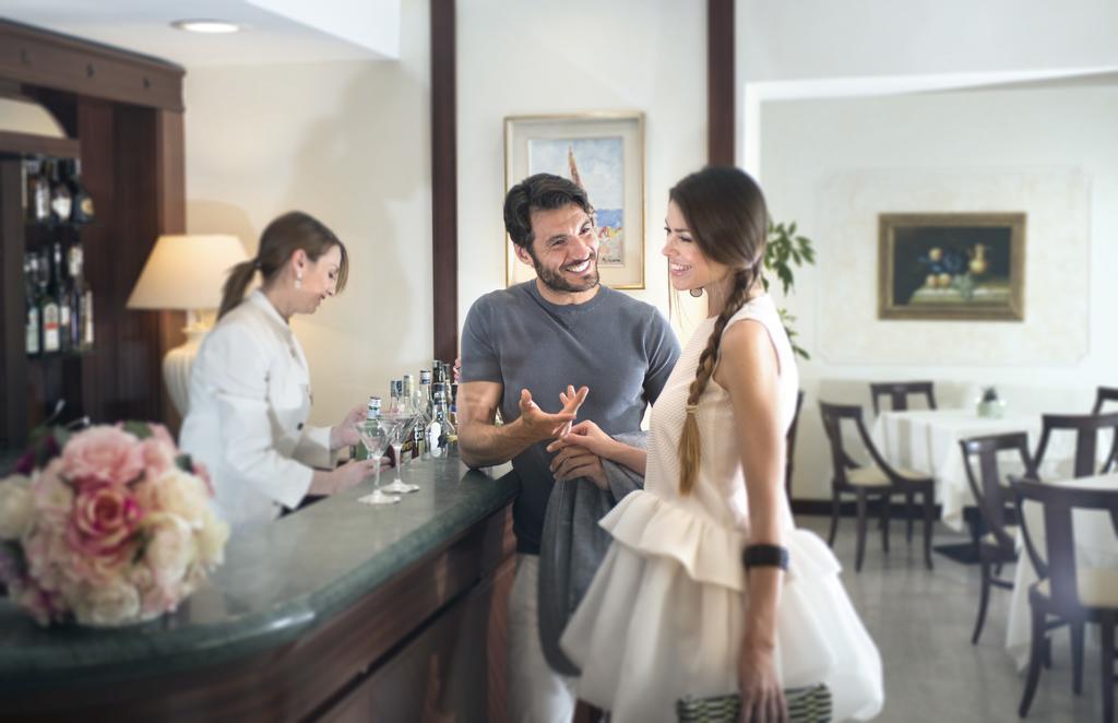 Hotel De Londres Римини Екстериор снимка
