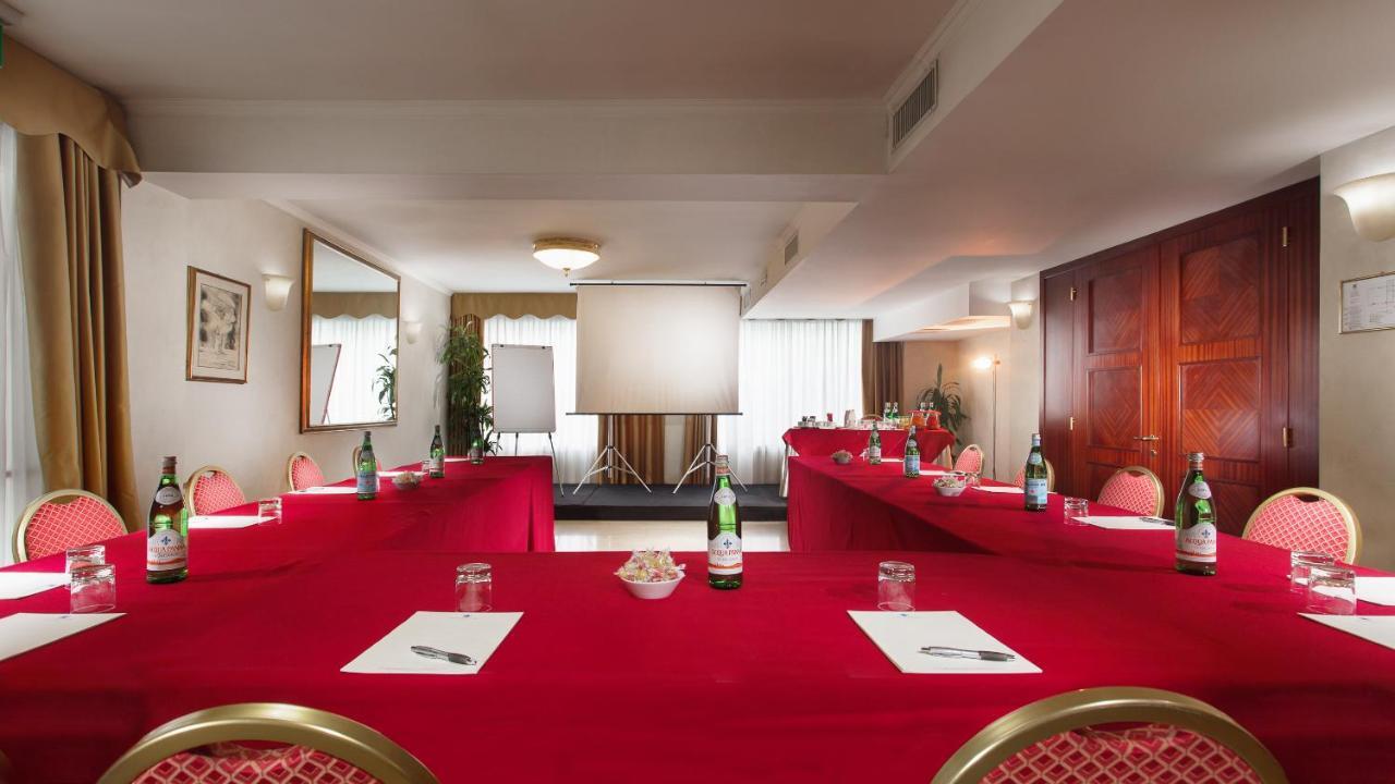 Hotel De Londres Римини Екстериор снимка