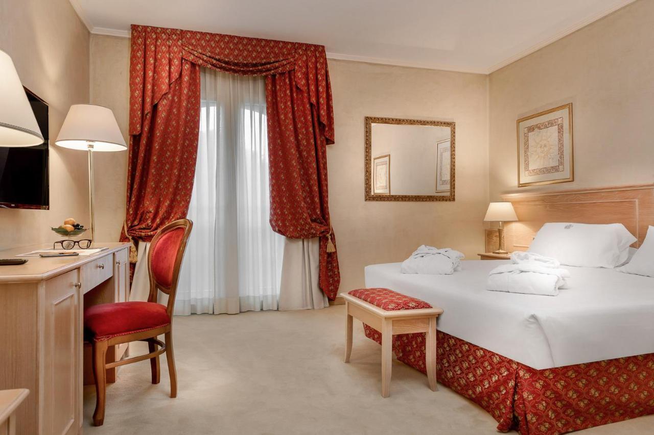 Hotel De Londres Римини Екстериор снимка